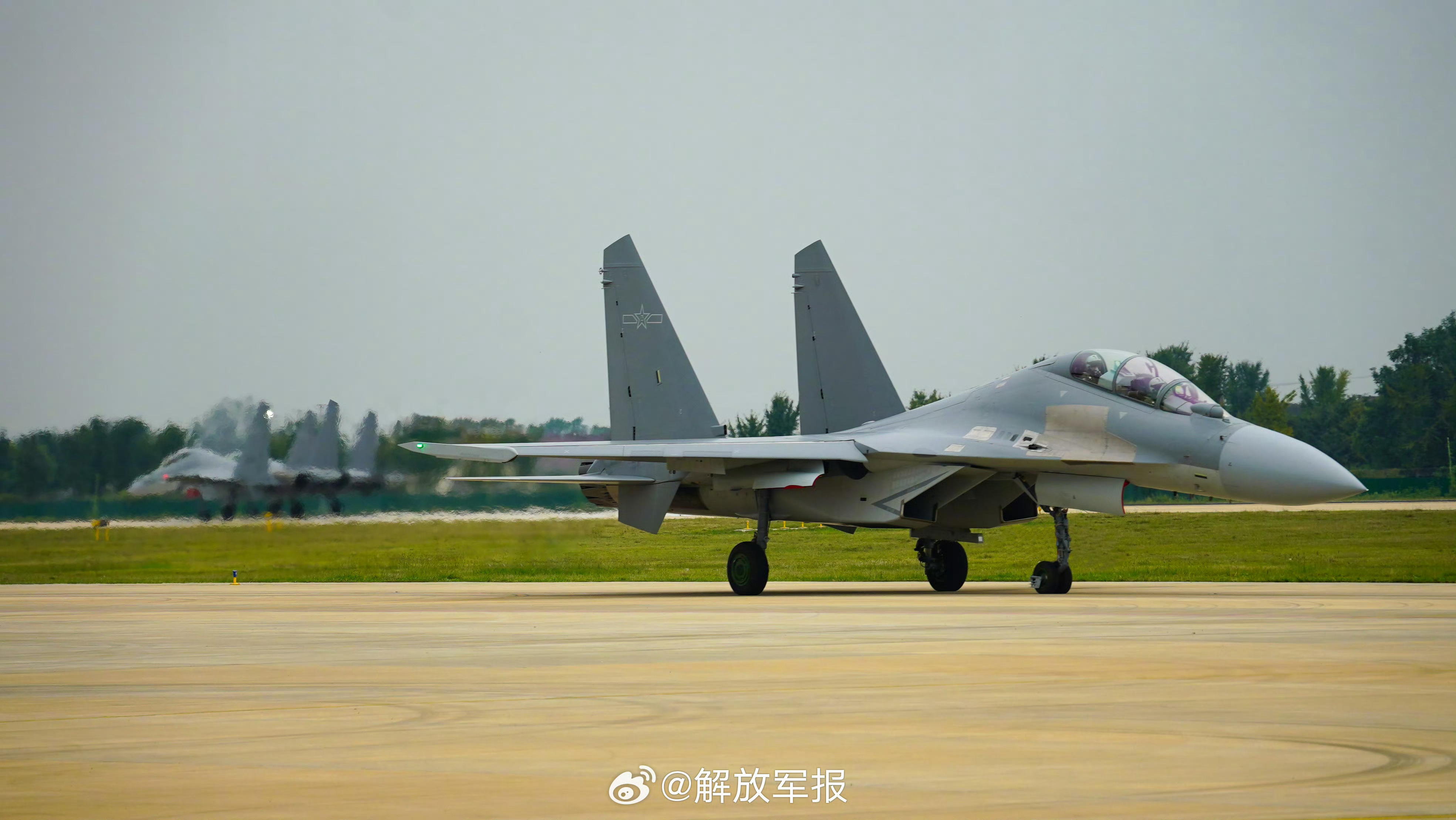 “英雄中队”所在的东空某旅歼-16烽火问鼎计划制胜空天 ​​​