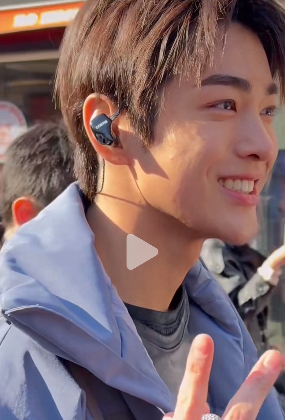 安乾镐这个皮肤状态是之前说严成玹长很多痘回旋镖了吧 