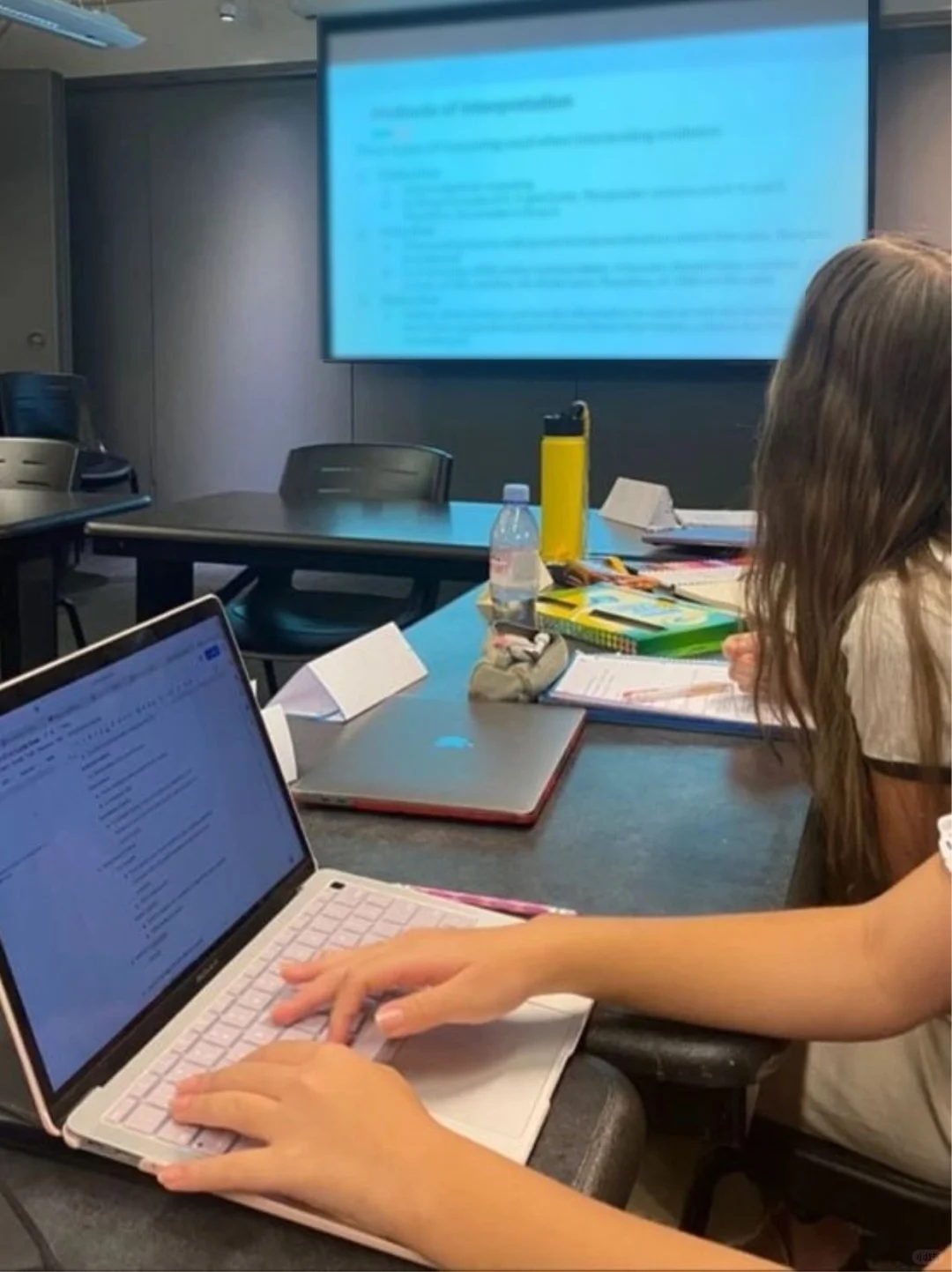 崩溃了…带的实习生从来不主动跟进外贸客户