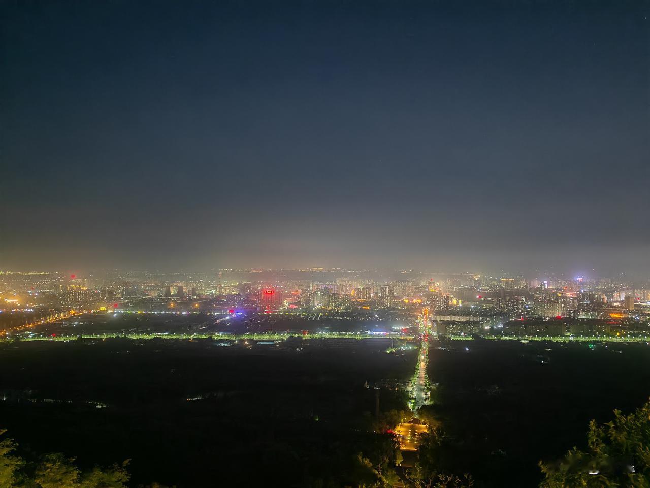山顶公园变化很大，夜景很美！