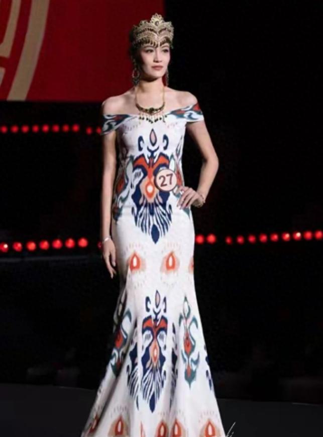 2026年2月28日，第十五届中国小姐全国总决赛在福建莆田收官。

20岁新疆喀