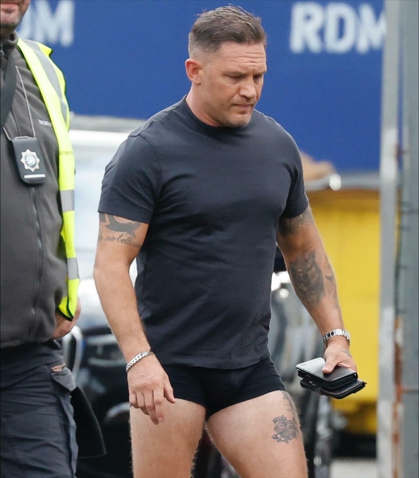 HOT HOT~~汤老湿拍摄主演热剧第二季曝光片场照！四字点评！