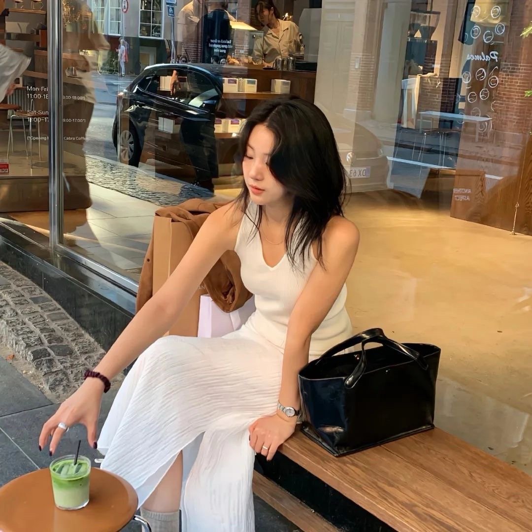 那年他哭过跪过求过，唯独没给钱过。 ​​​