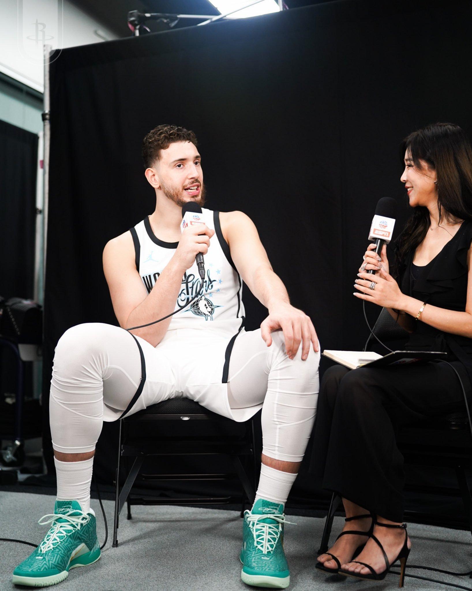 申京出席今日的定妆照拍摄和采访活动🎥休斯顿火箭2026nba全明星休斯顿火箭