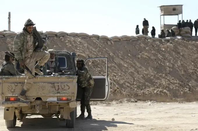 快讯：美国支持的库尔德人占领叙利亚东部的代尔祖尔

美国支持的叙利亚民主力量（S