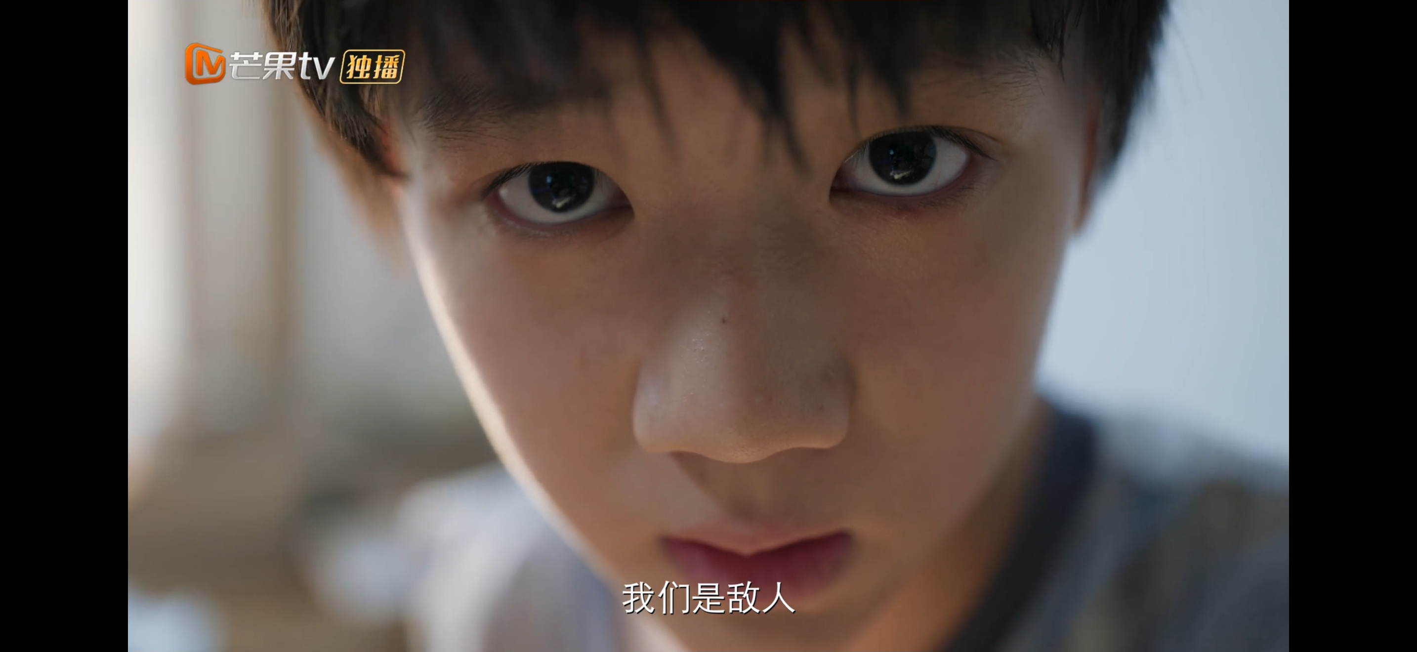 看完第一集，其实我觉得《野狗骨头》拍得还可以尤其是对比《樱桃琥珀》，小时候的剧情