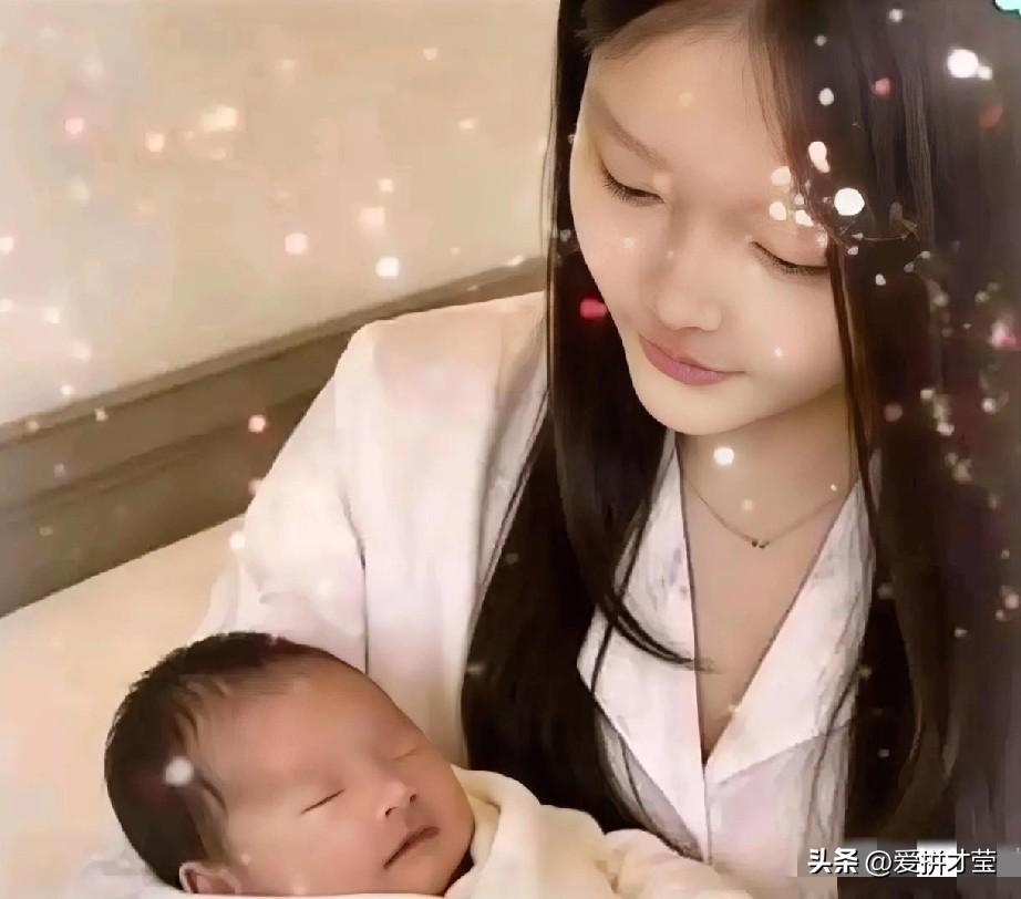 小玥玥为何对小三宝格外疼爱？
 
并非只因爸爸汪小菲，真正原因是妈妈马筱梅。马筱