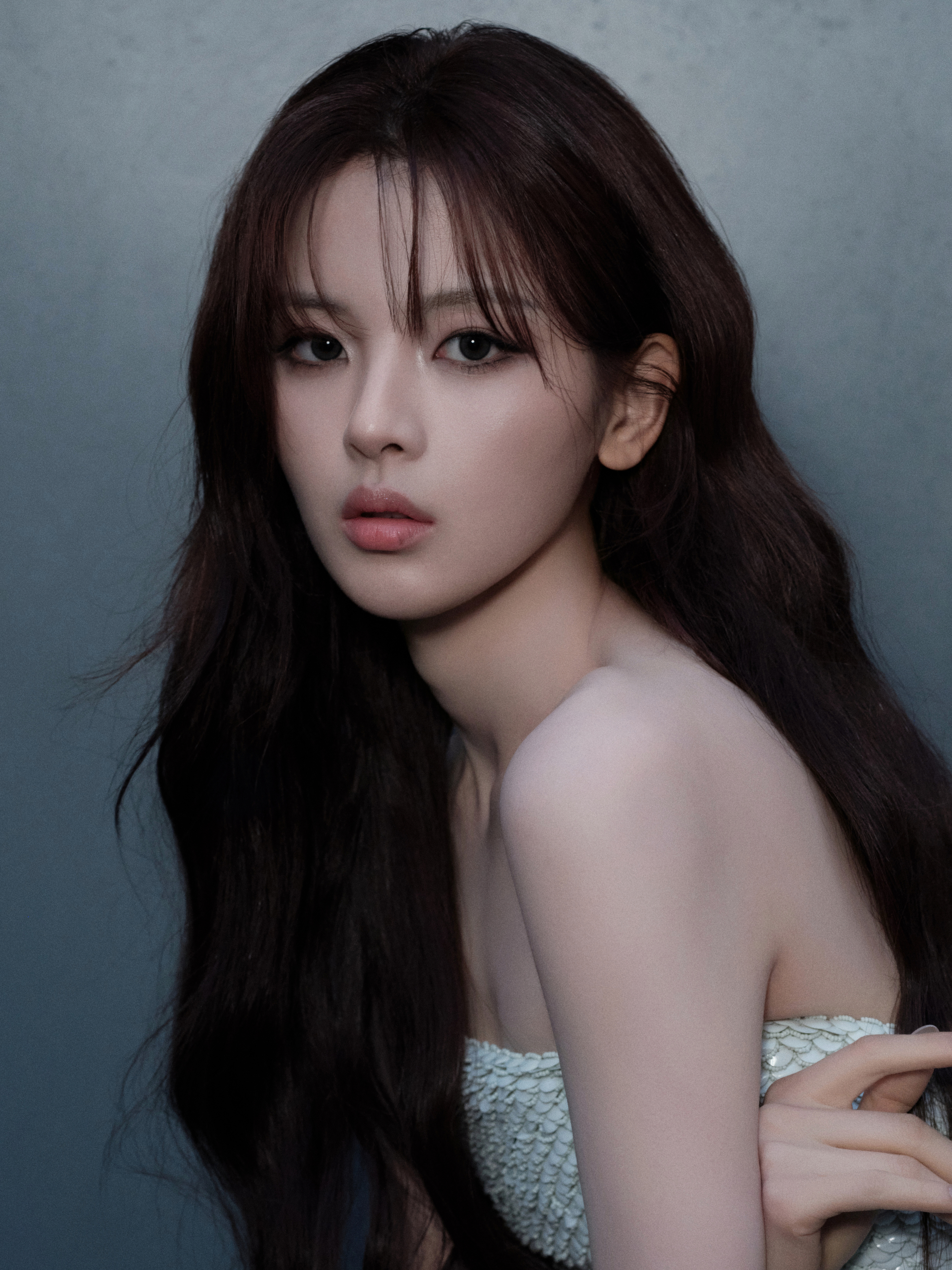 杨超越｜Balenciaga 冬季 26 系列发布秀超越来咯   ～   第四次