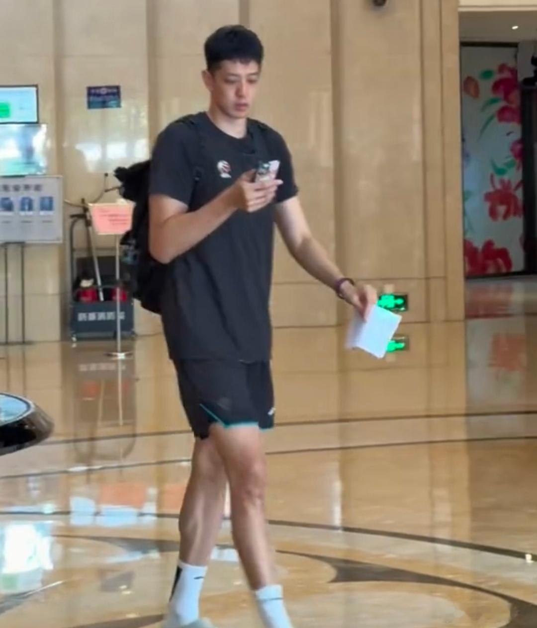哇[666]沈梓捷也已抵达佛山和大部队汇合，广东全运男篮完全体阵容终于集结完毕啊