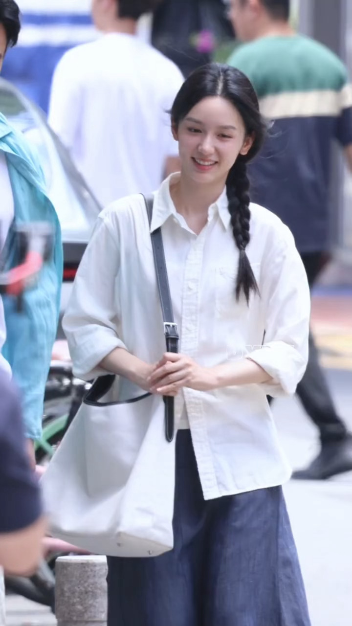 学姐你太美好了。。。林诗兰就不能是我姐姐吗🥹😭周也清冷麻花辫周也白月光学姐