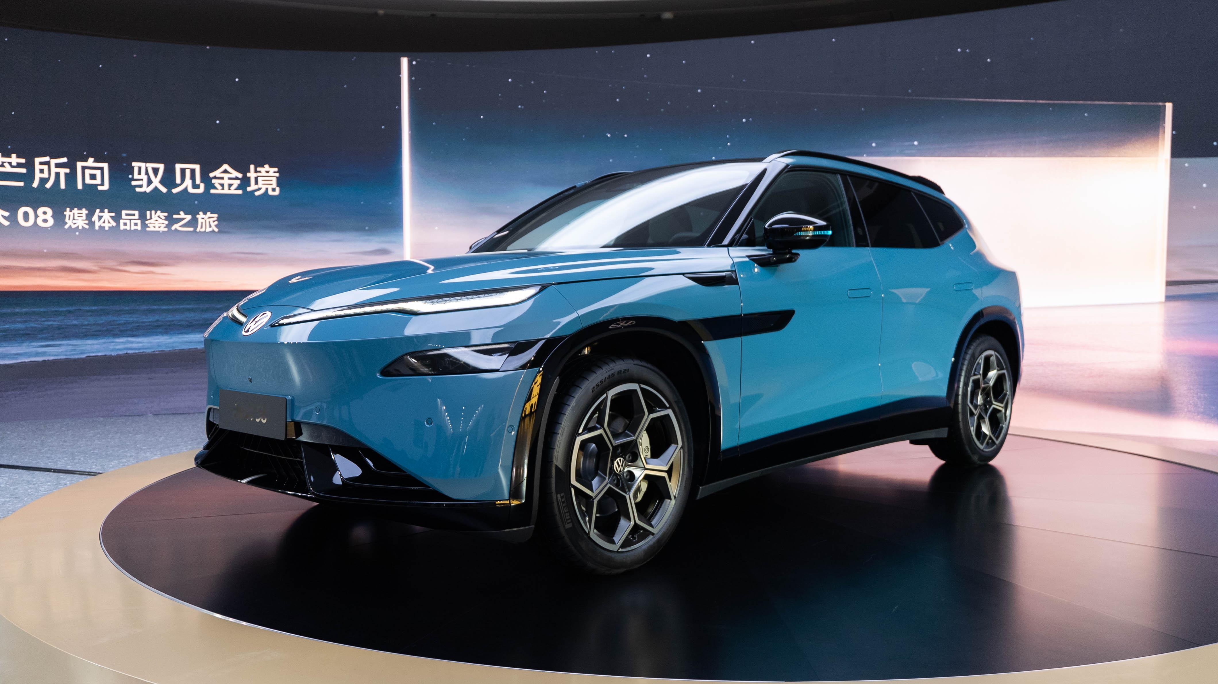 上周去感受了下 金标大众 与众 08，可以称之为 德味+科技的代表作了。德系的底