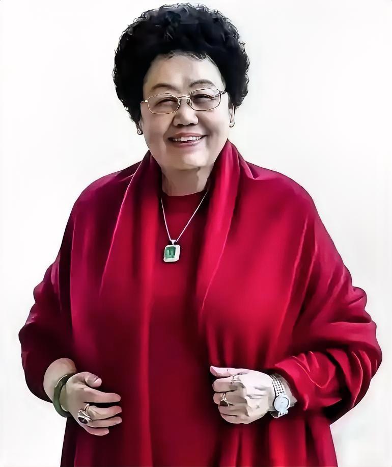 身价千亿的陈丽华走了。她不是死于高龄，也不是死于贫穷，更不是死于折腾，而是死于疾