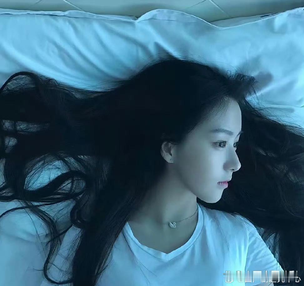 其实我小时候幻想的小说女主侧脸就是包上恩这样的 ​​​