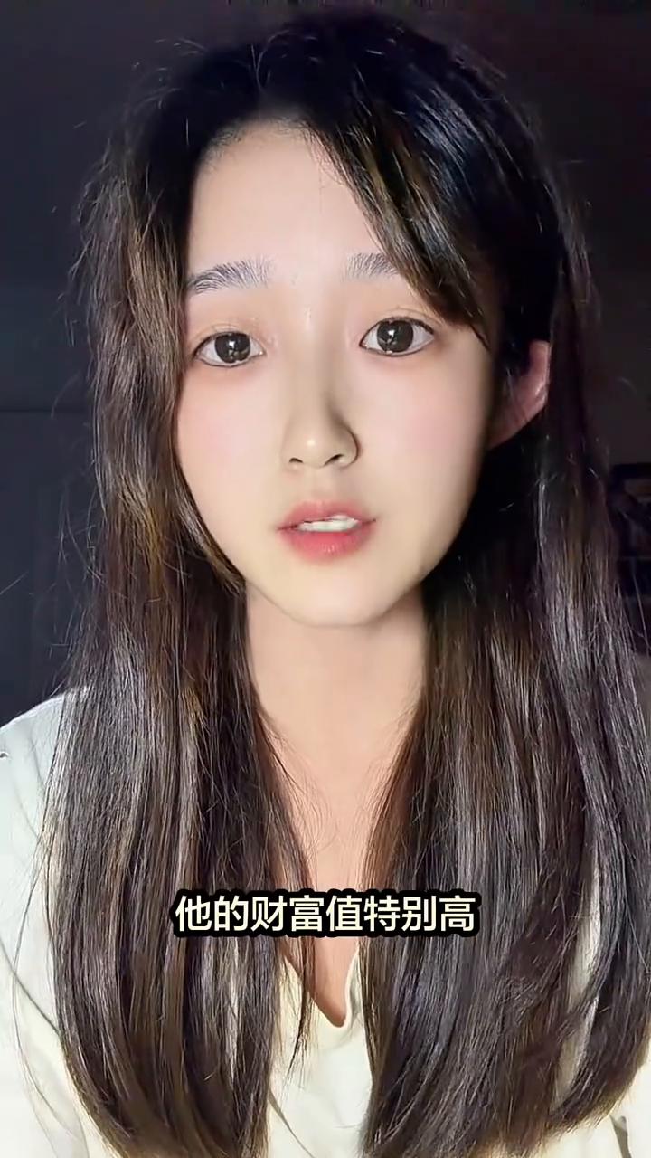给大家分享三个最真实的道理。
·第一个，瘦就是人的第一张名片。看到一个人是胖子，