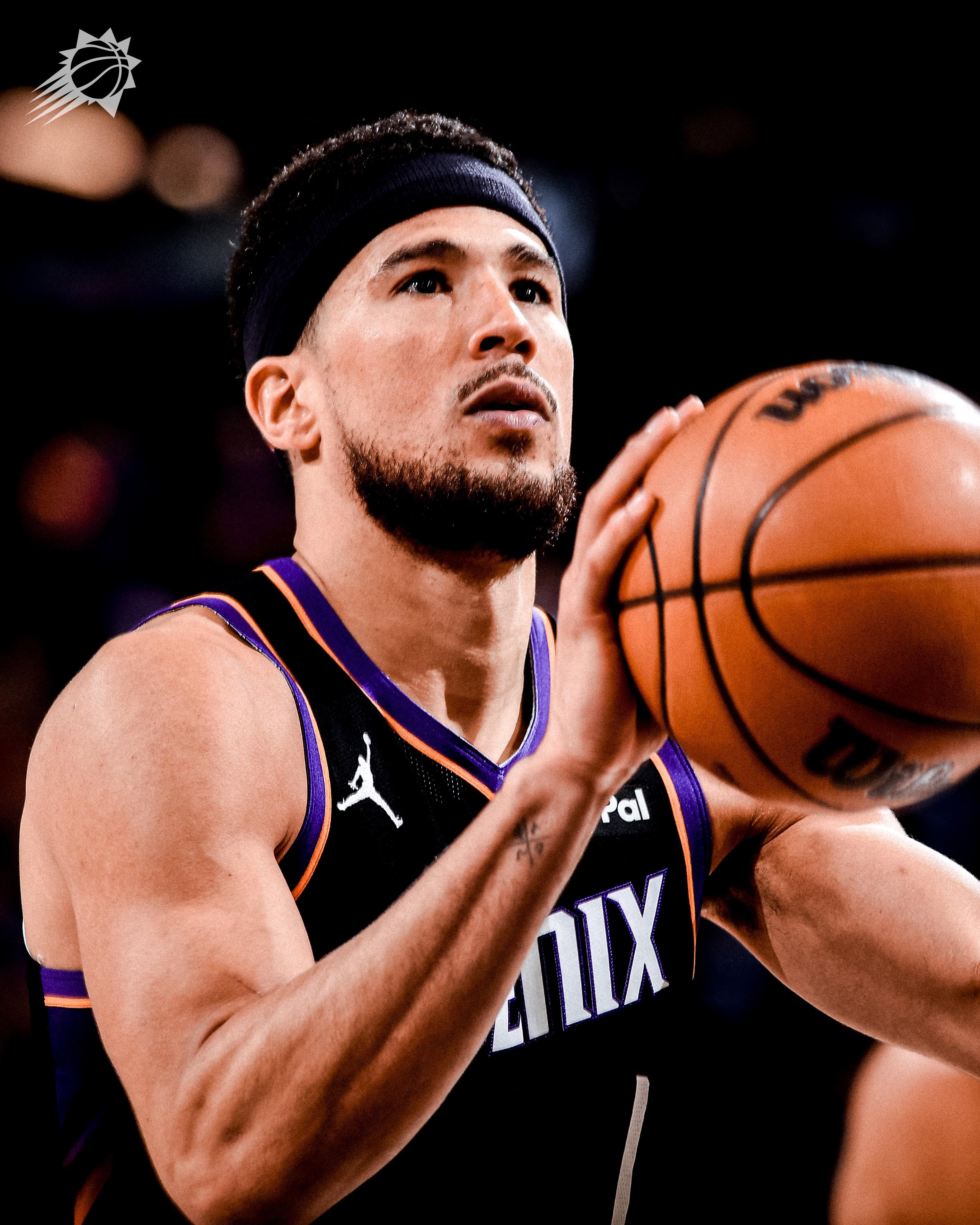 🎙️布克直面回应了昨晚的罚球失准：“一旦罚丢了两个，这就变成了一场心理游戏，你