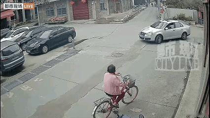 学生们是问心无愧耶，

加上见义勇为。

最后落得个被索赔22万元的下场？！
