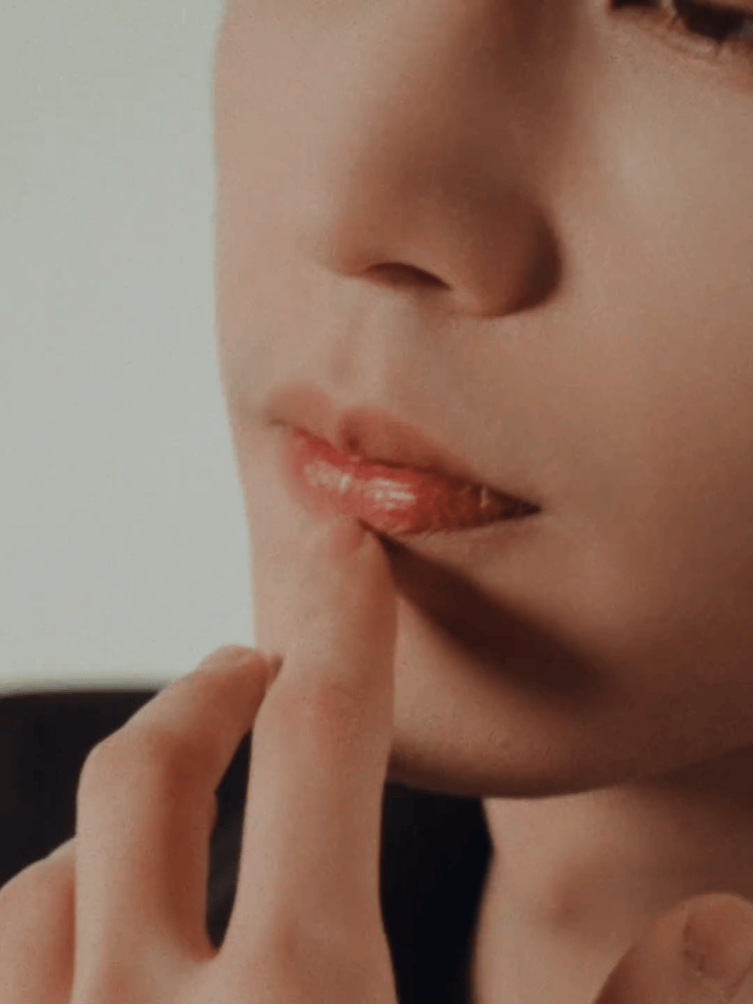 张凌赫这一秒过火 🫧张凌赫慕容清峄  这组图的眼睛，已经数不清是第多少次被迷倒