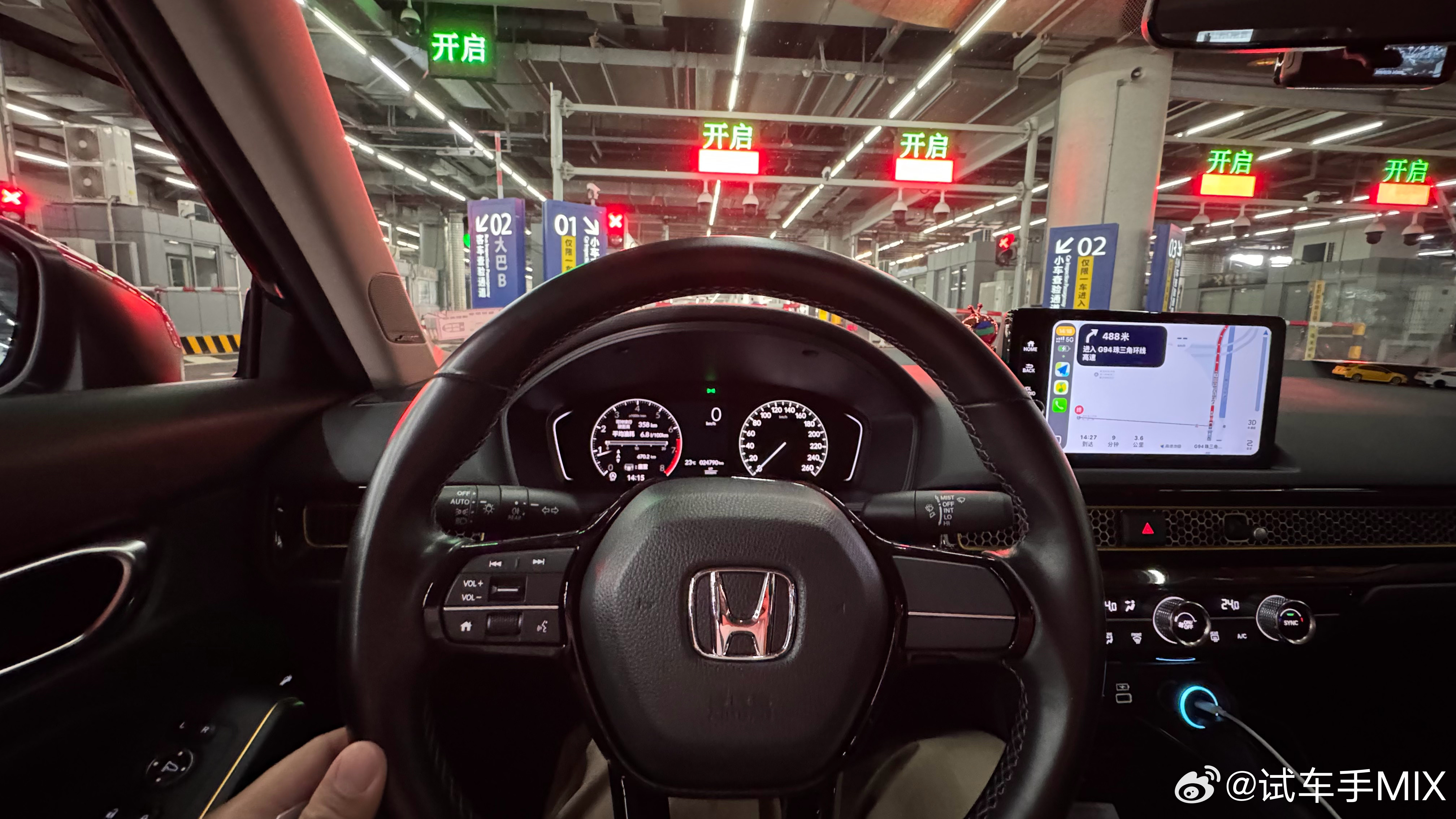 我的第二次“粤车南下”继续在这条01号通道卡Bug…第一次显示没有电子车牌，不放