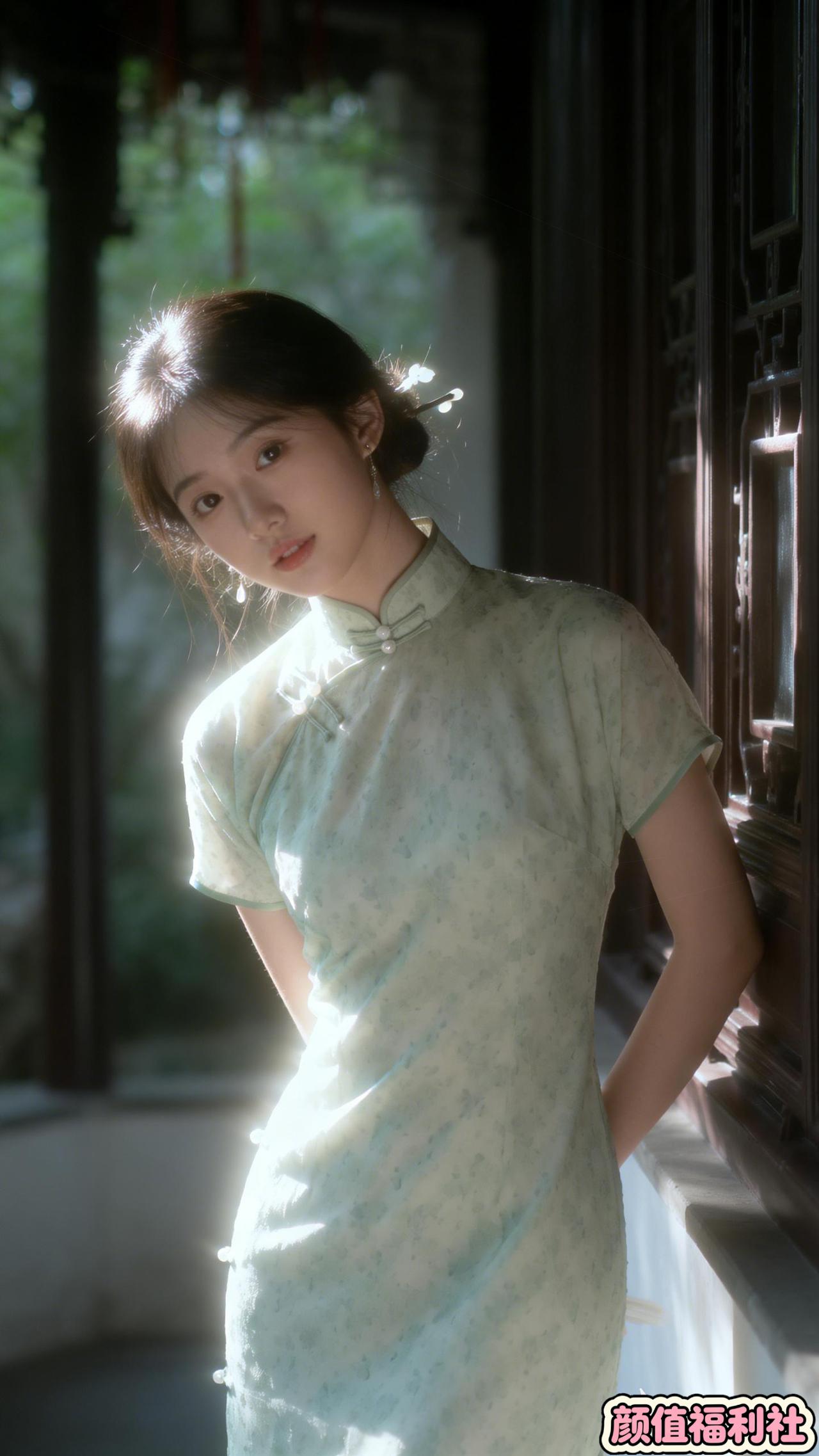 什么样的女人最优雅?穿旗袍拍照有多美绝美！这件“在逃千金”旗袍，美到了我的心巴上