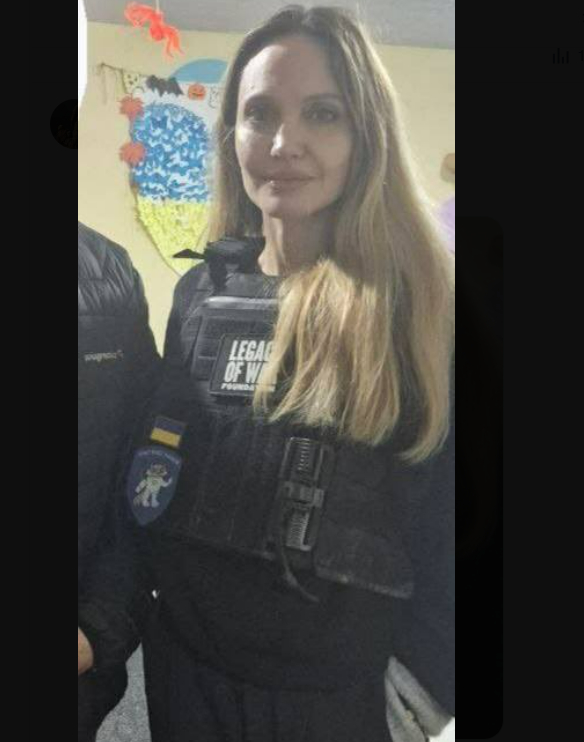 安吉麗娜·朱莉來了赫爾松，她作為慈善援助者來到烏克蘭。------------很