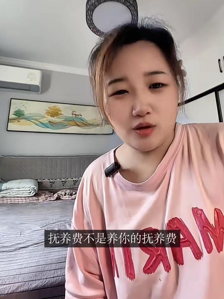 女子离婚，丈夫答应每月给孩子5000元抚养费，她嫌钱烫手，非要打官司多要点，结果