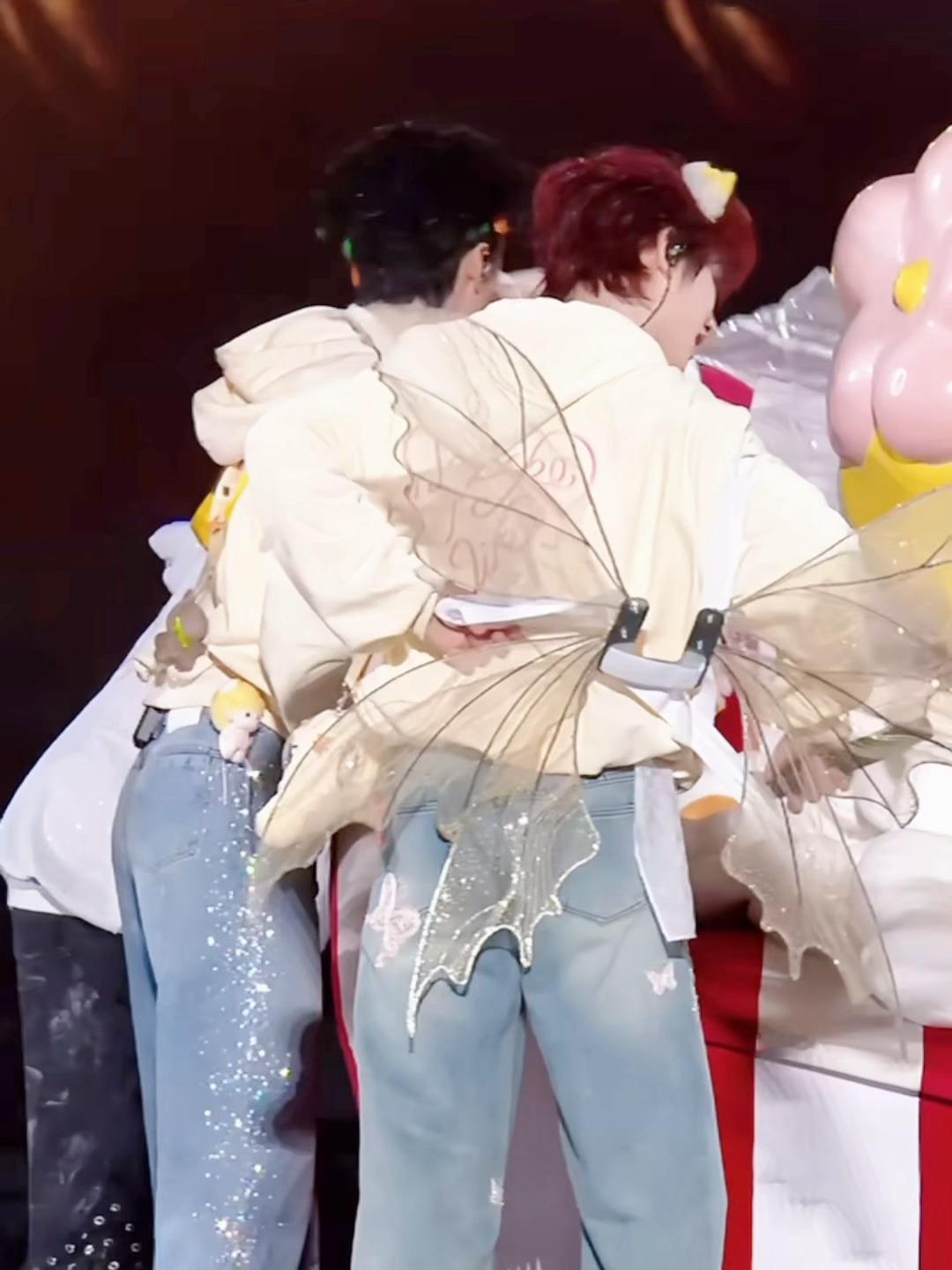 好萌吧蝴蝶翅膀呼扇呼扇 