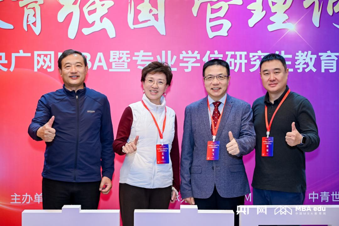 福耀科技大学常务副校长徐飞荣获“2025年度商科教育领航人物”