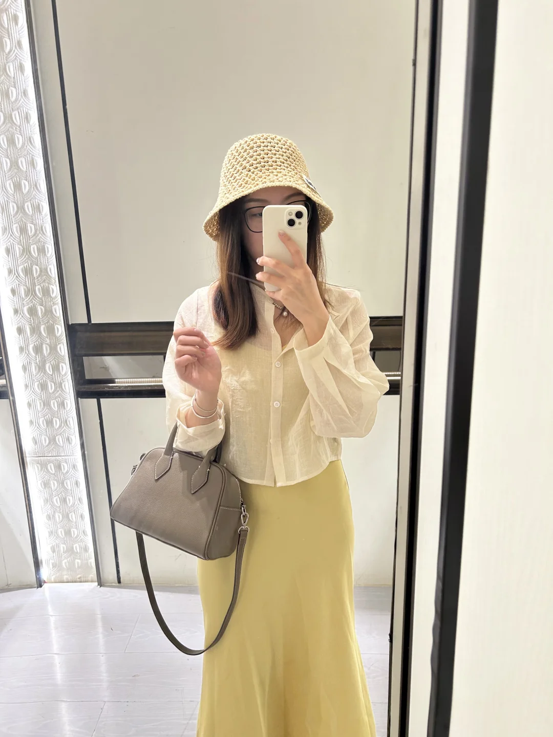 穿着漂亮衣服出门玩！