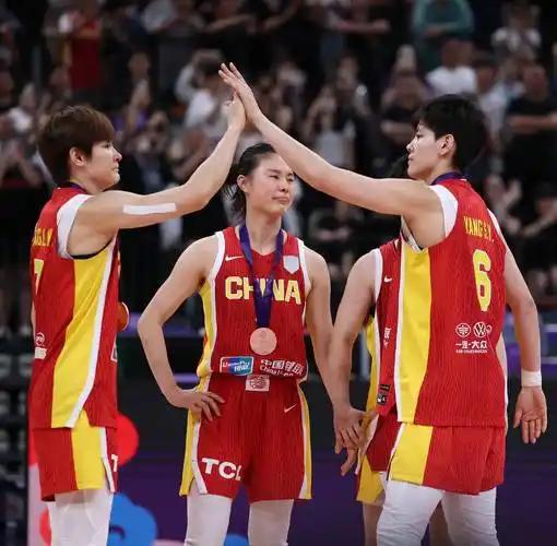 终于明白中国女篮为何最后一场一定要赢巴西，因为赢巴西后，中国女篮世界排名排在第四