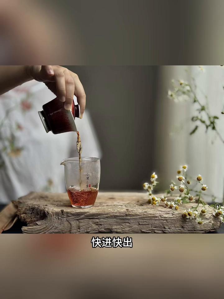 不密封的盖碗是残次品吗？
很多茶客买盖碗的要求是密封，盖子和碗身最好能严丝合缝，