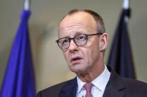 最近美以和伊朗的冲突闹得挺凶，德国总理默茨也出来说话了，他聊起这场冲突时，直截了