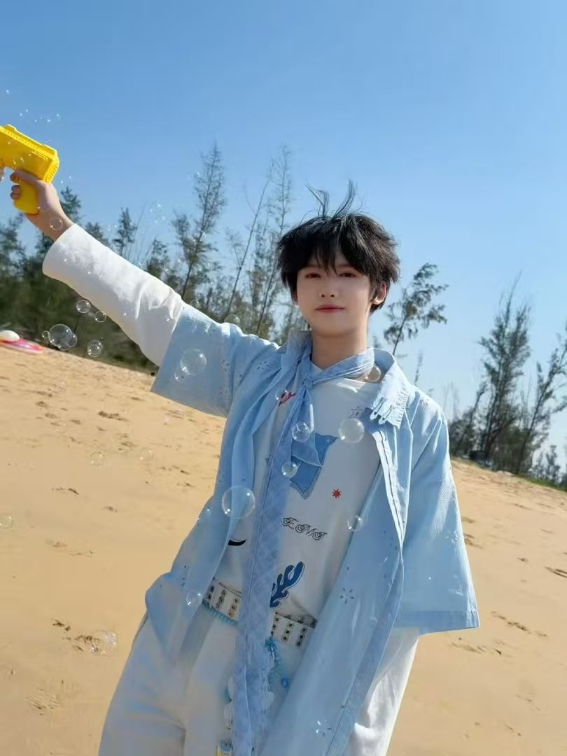 张奕然瘦了 张奕然海边plog 张奕然瘦了！ 