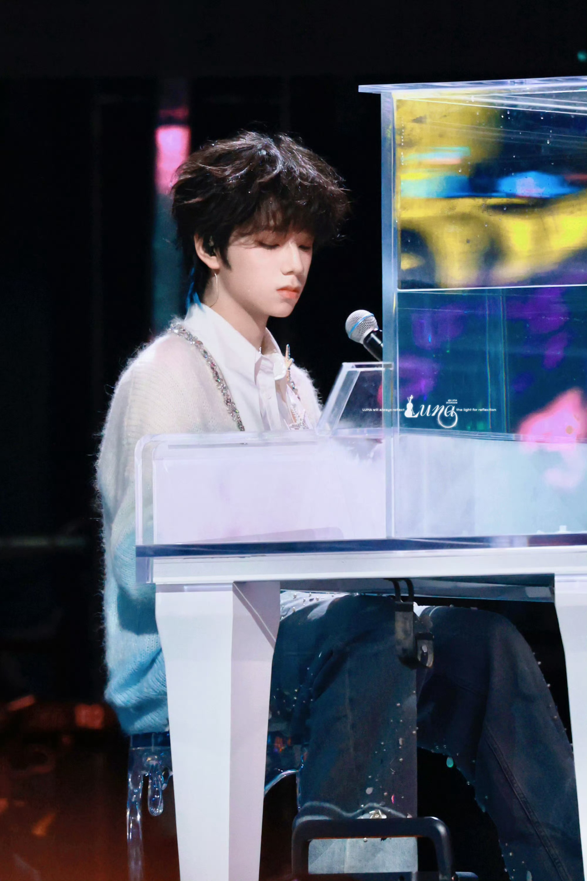 王橹杰好美的碧色发尾挑染…..🥺王橹杰碧色发尾挑染荣耀之战 王橹杰碧色挑染