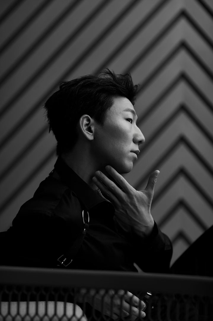 阿如那的桃花币贺峻霖都馋哭了 阿如那拿着桃花币的样子，像极了过年时在亲戚面前炫压