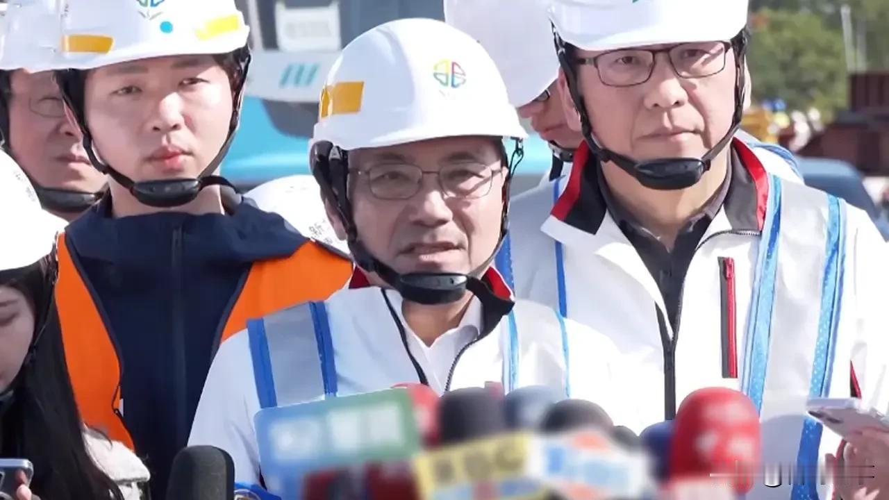 侯友宜选后第二天向新北人民致歉并喊到“未来一定加倍奉还”！
     1月13日