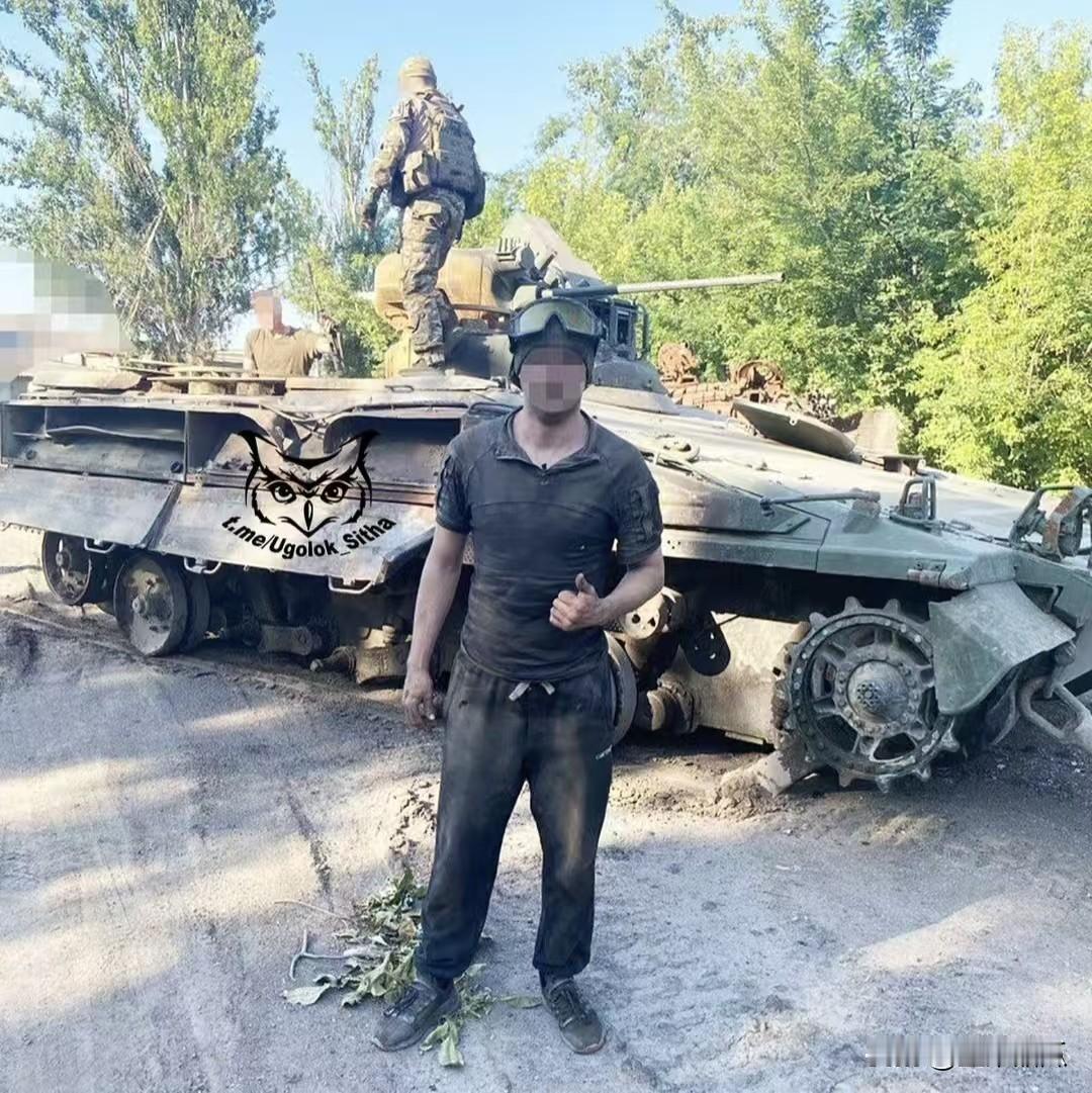 8月27日消息，过去一 天，库尔斯克方向，400多名乌军被消灭，包括3门火炮、3