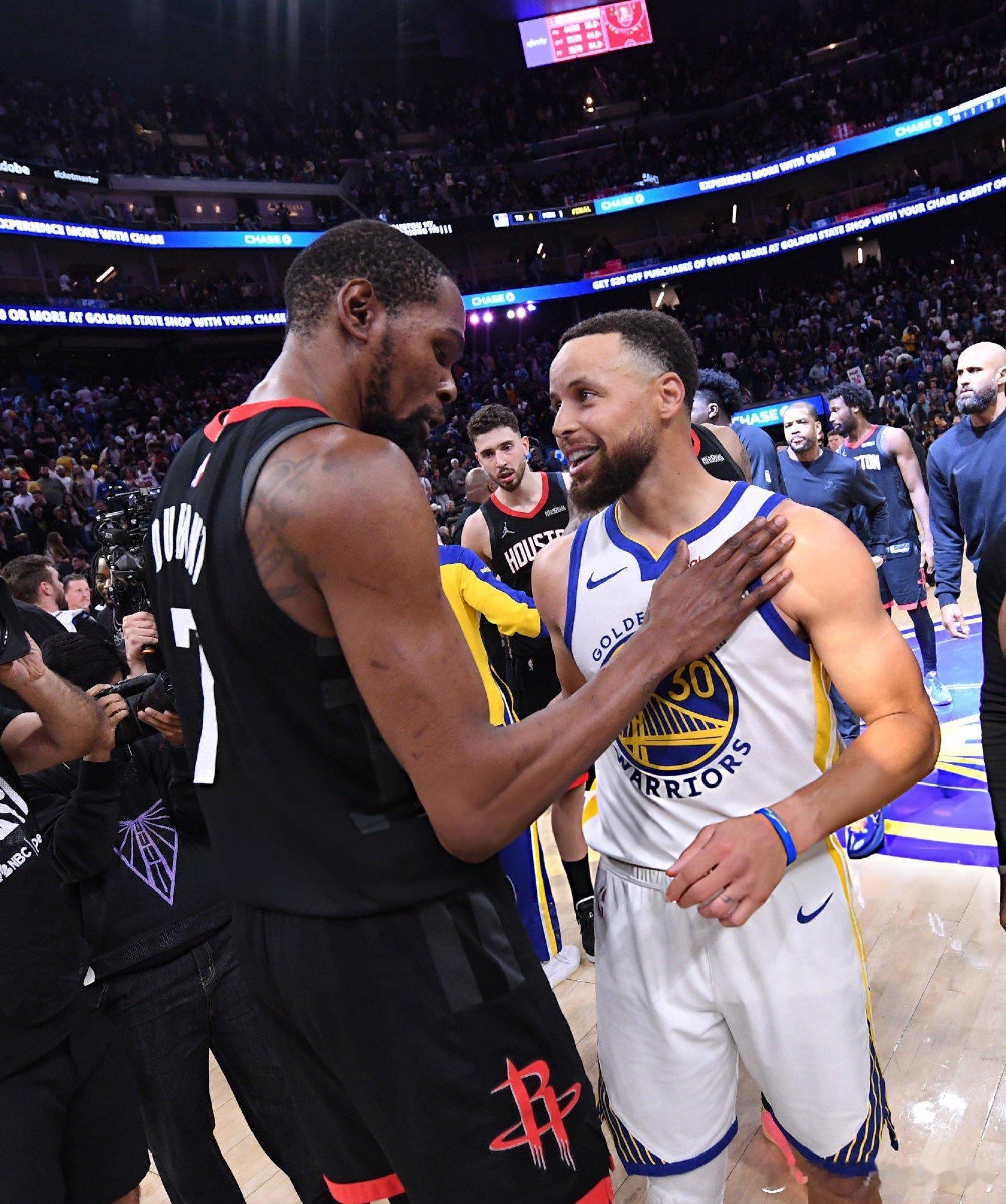 斯蒂芬·库里谈他和凯文·杜兰特如何被新一代球员以及彼此激励：“当然是这样。不管是