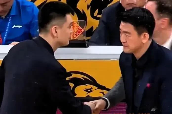 杨鸣跟王博两个人，可以说在执教生涯上真的是一对相爱相杀的对手，两个人几乎同时成为