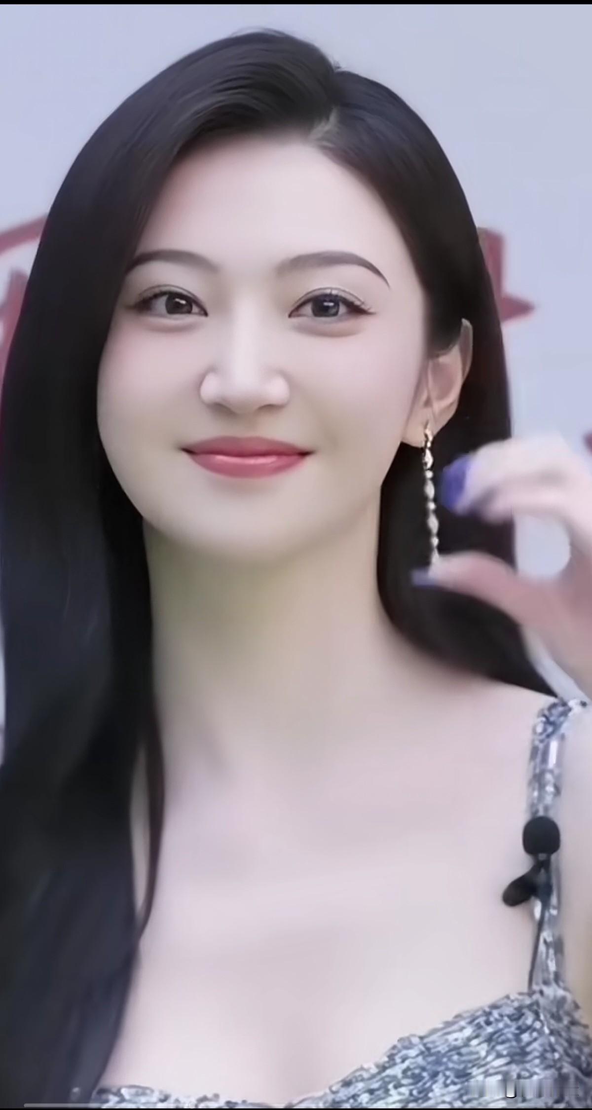 景甜确实是个很好很善良的姑娘，
为什么总是遇人不淑呢？
娱乐圈最顶级的神颜，典型