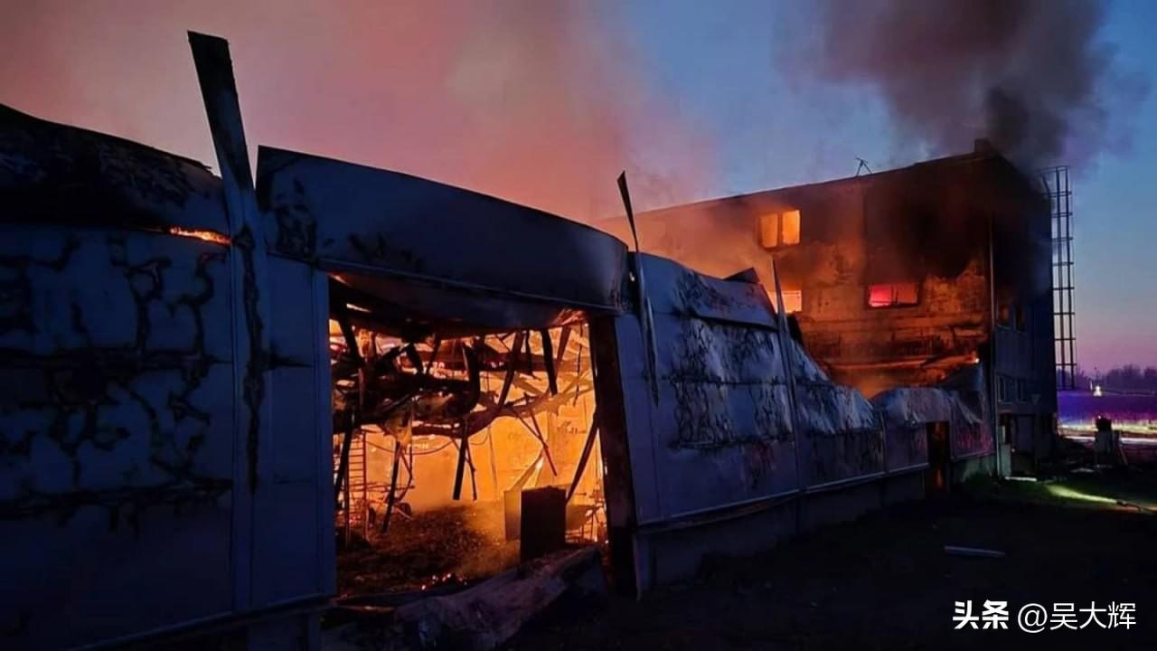 捷克一处无人机相关设施起火：被烧毁仓库与向乌军供货有关
 
捷克境内一处隶属于L