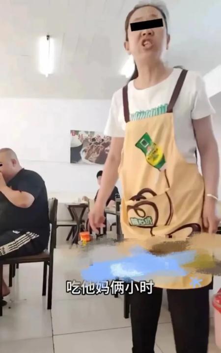 脸皮太厚了？天津，男子花15 元吃自助餐，吃 2 个小时。老板娘嫌男子吃的时间长