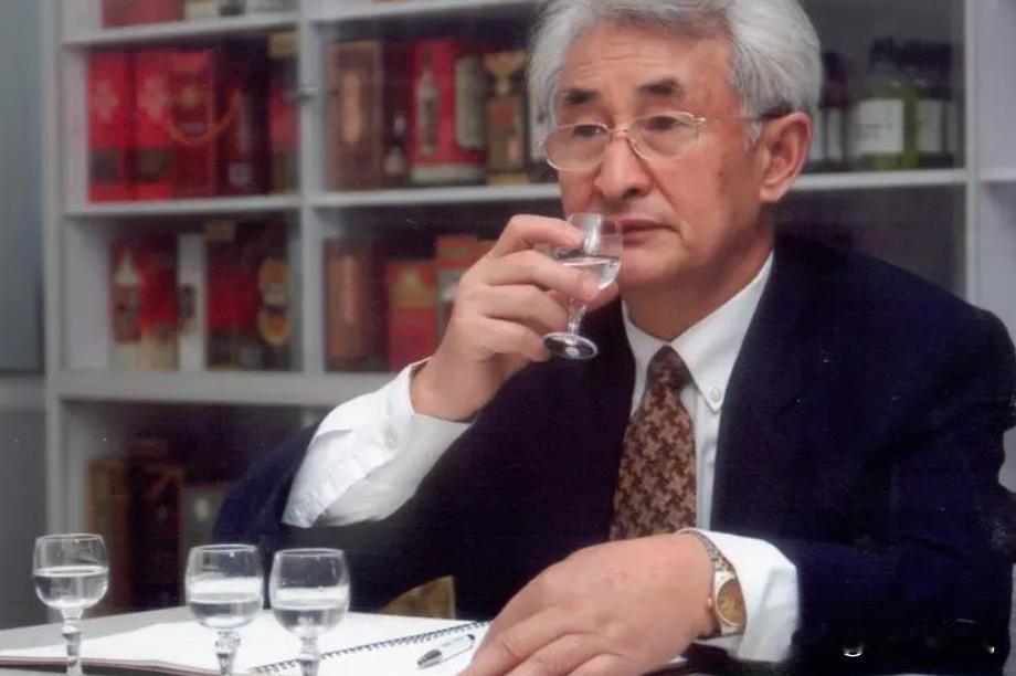 茅台集团前董事长季克良有个让人惊掉下巴的习惯——48年喝了整整两吨茅台，算下来每