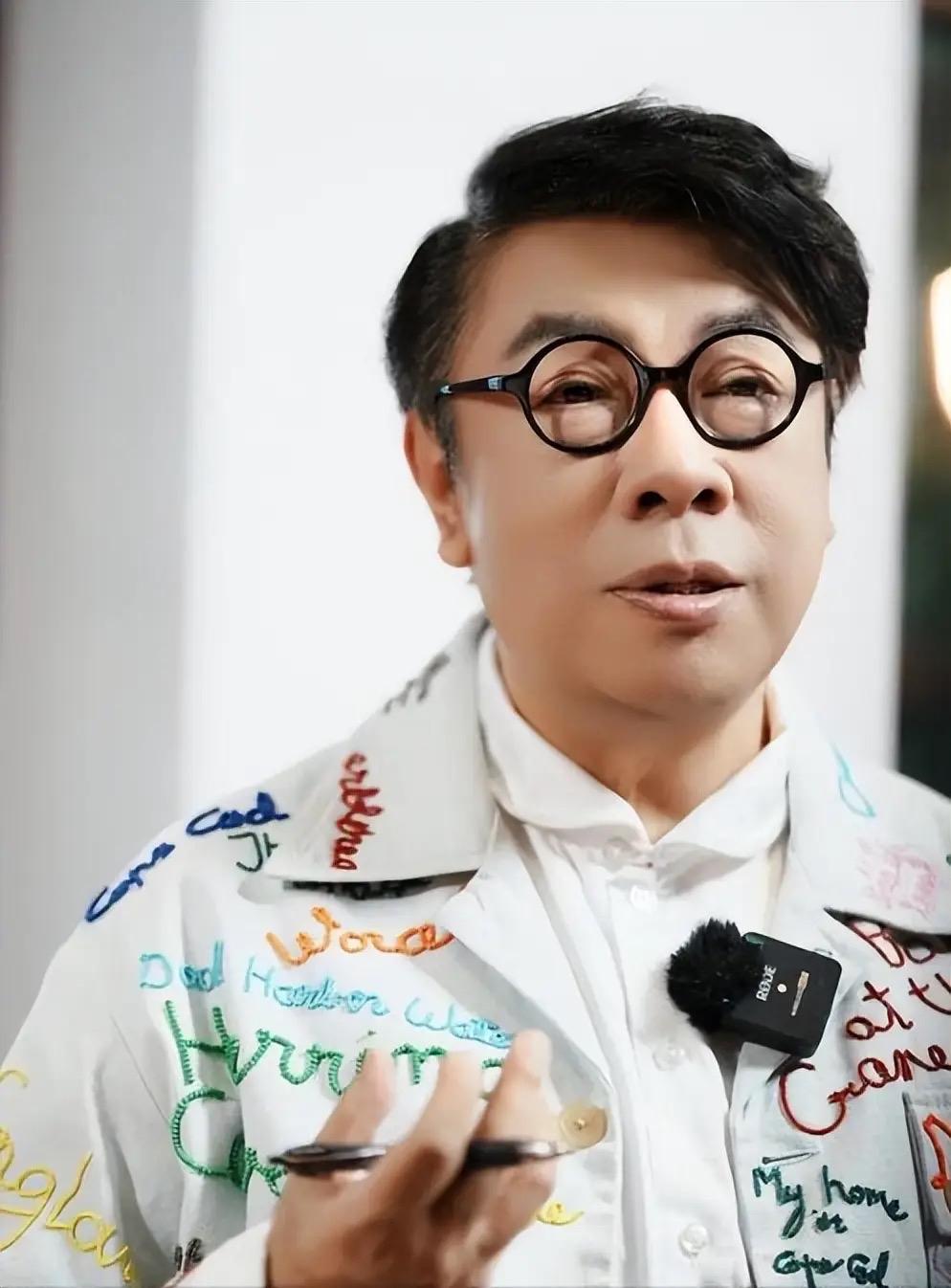 蔡康永的“旁听”翻车记：想当端水大师，结果成了夹心饼干！如意算盘打崩了！本想两头