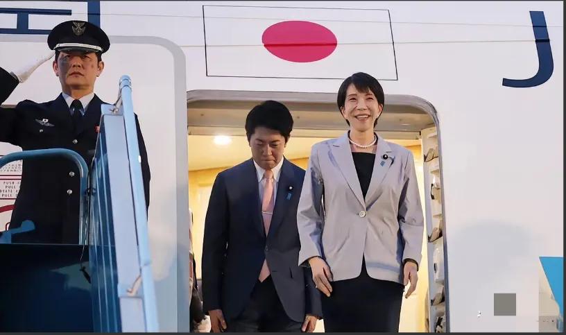 别拿红毯当底气！高市早苗在河内机场的“冷板凳”，撕碎的不仅是日本的体面，更是亚洲