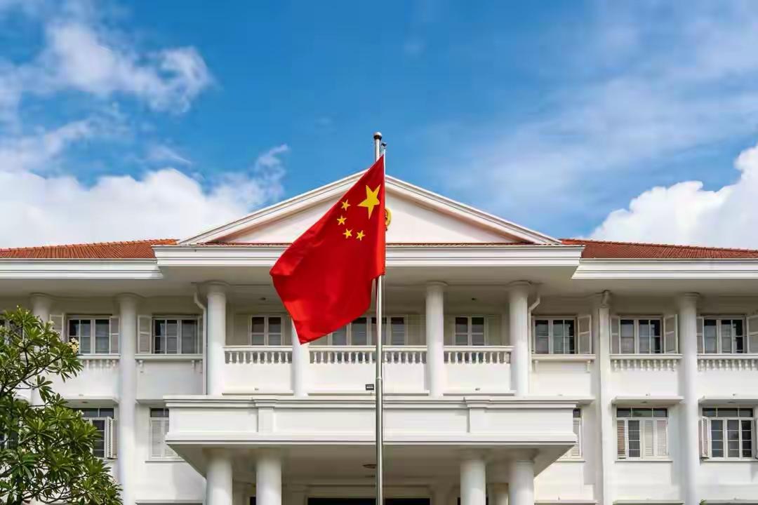 中国驻菲律宾大使井泉公开发声，严厉批评菲方存在带有政治色彩的选择性执法行为，并且