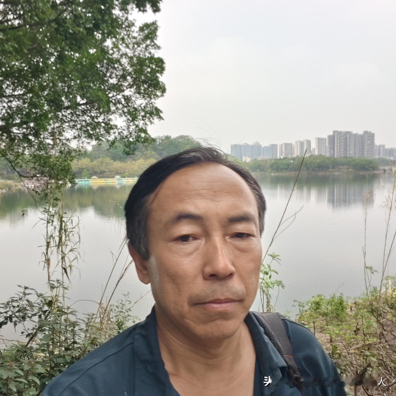 哈喽！我今天晚上准备开个单间30块钱，还有一点点钱，不要慌绝对不要慌，稳住。在公