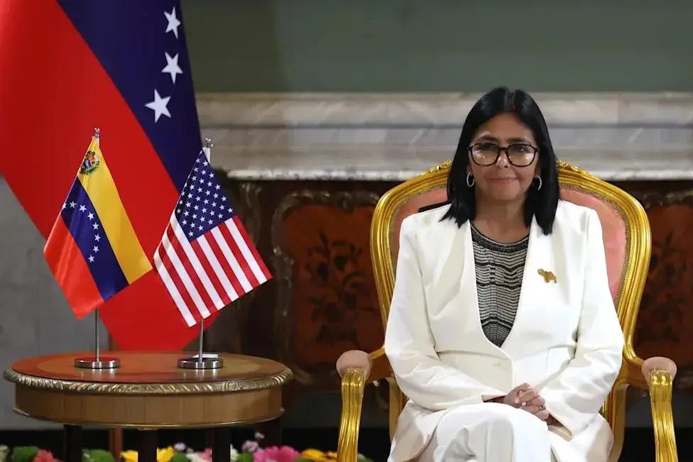 委内瑞拉临时政府与美国签署的石油合作协议，在委国内引爆了一场关于“谁有权处置国家