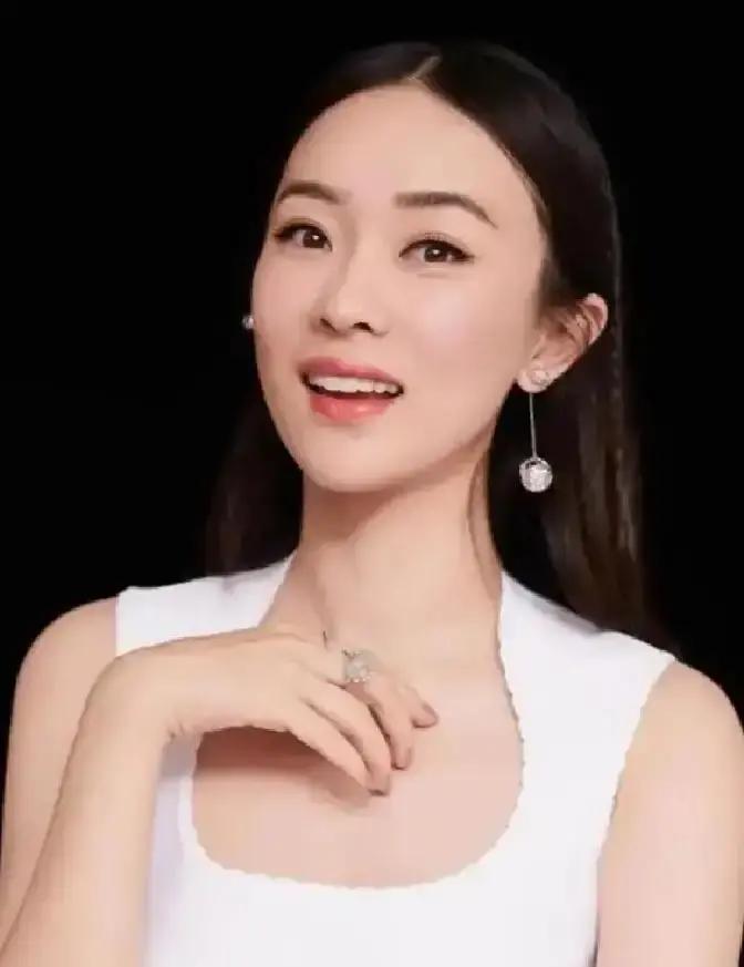 北京独生女把狗卖到百万
 
七仙女一夜爆红那年，她才20岁。流量最猛时，她按下暂