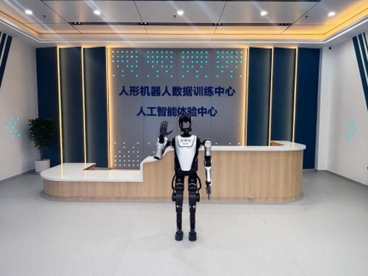 近日，济南人形机器人数据训练中心在平阴县玫瑰镇智创空间孵化园正式启用。这座山东省