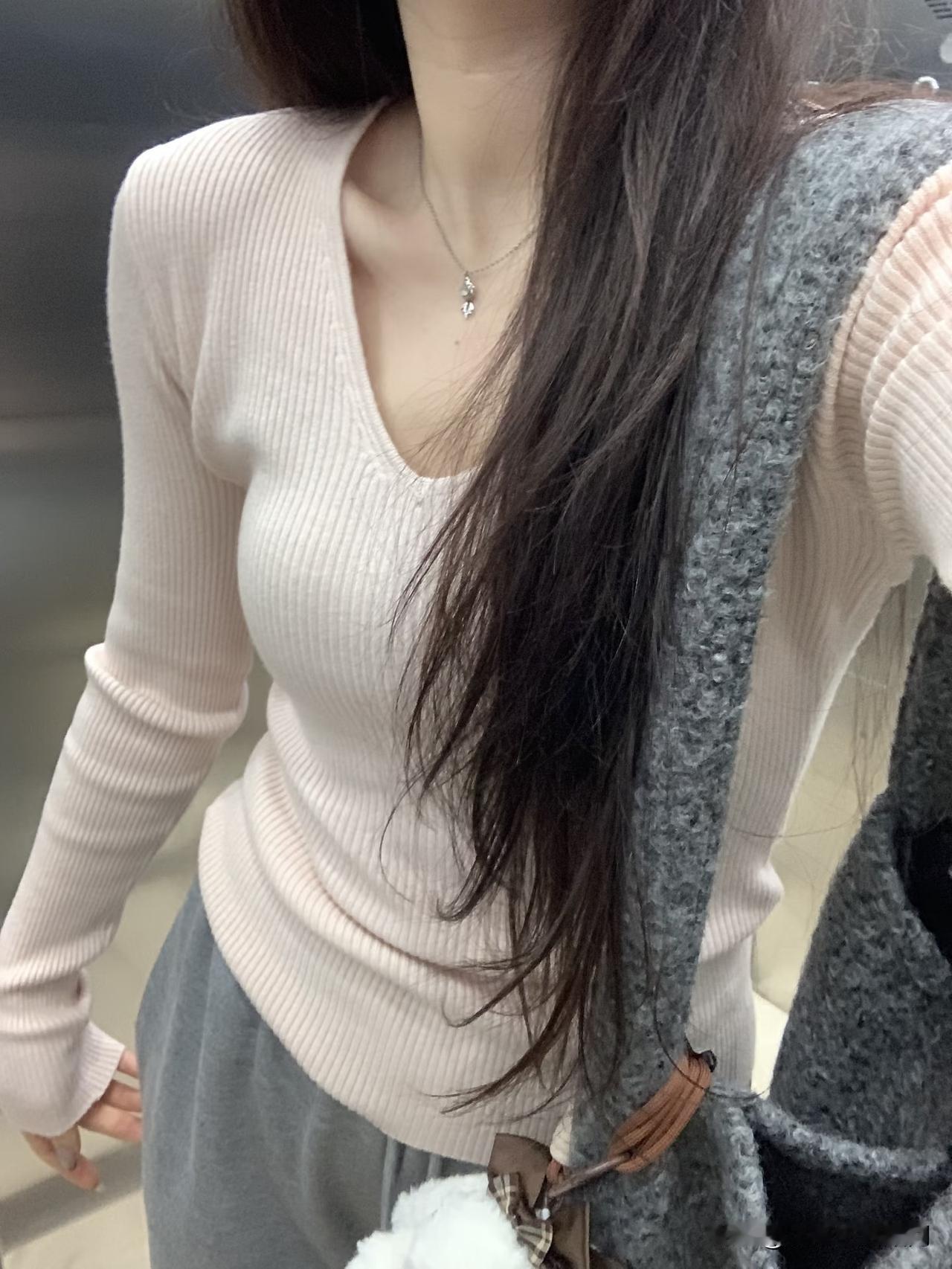 早上好，又起床去上我那不赚钱的班了。
钱虽然没挣着，但也没白干，起码累着😮‍?